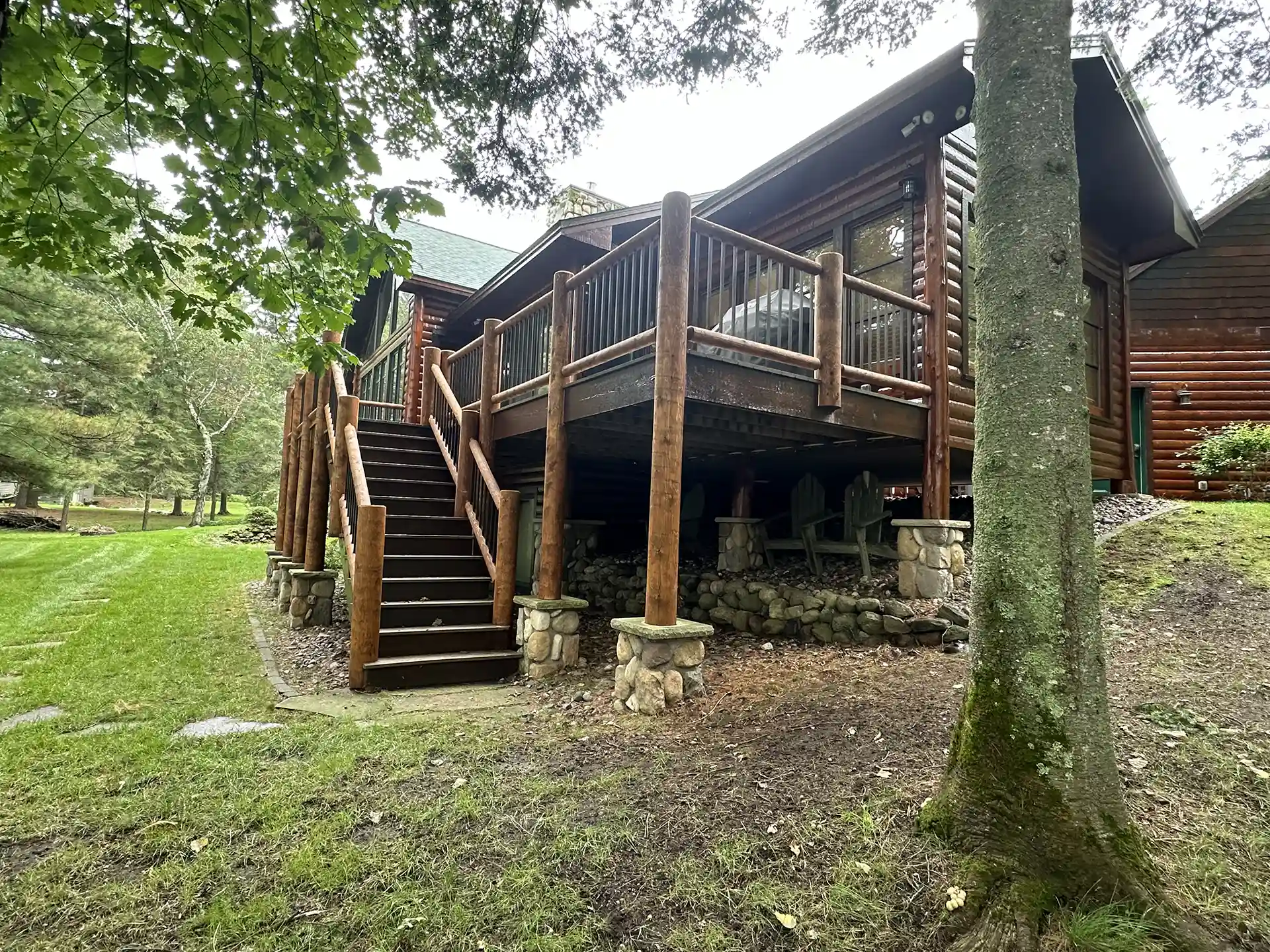 which is best - Log Railings Versus Traditional Wood Railings